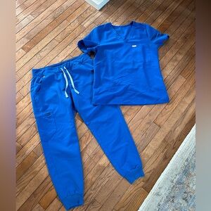 Figs Scrub Top & Jogger Pants